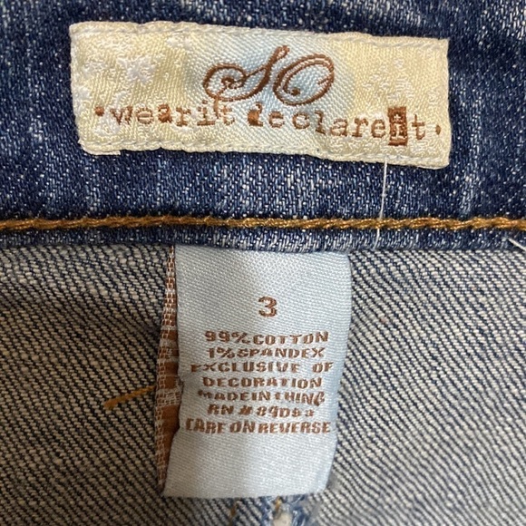 SO Juniors Size 3 Distressed Jean Mini Skirt - Picture 4 of 5